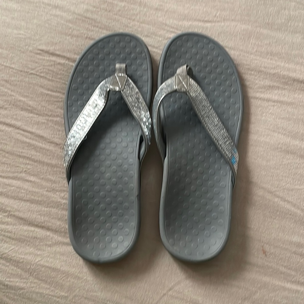 Vionic flip flops